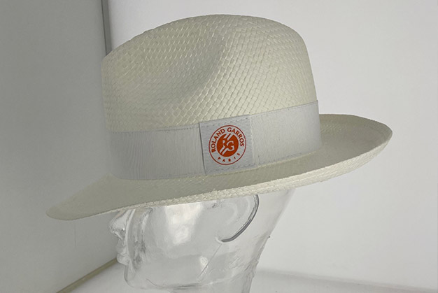 chapeau roland garros blanc logo orange